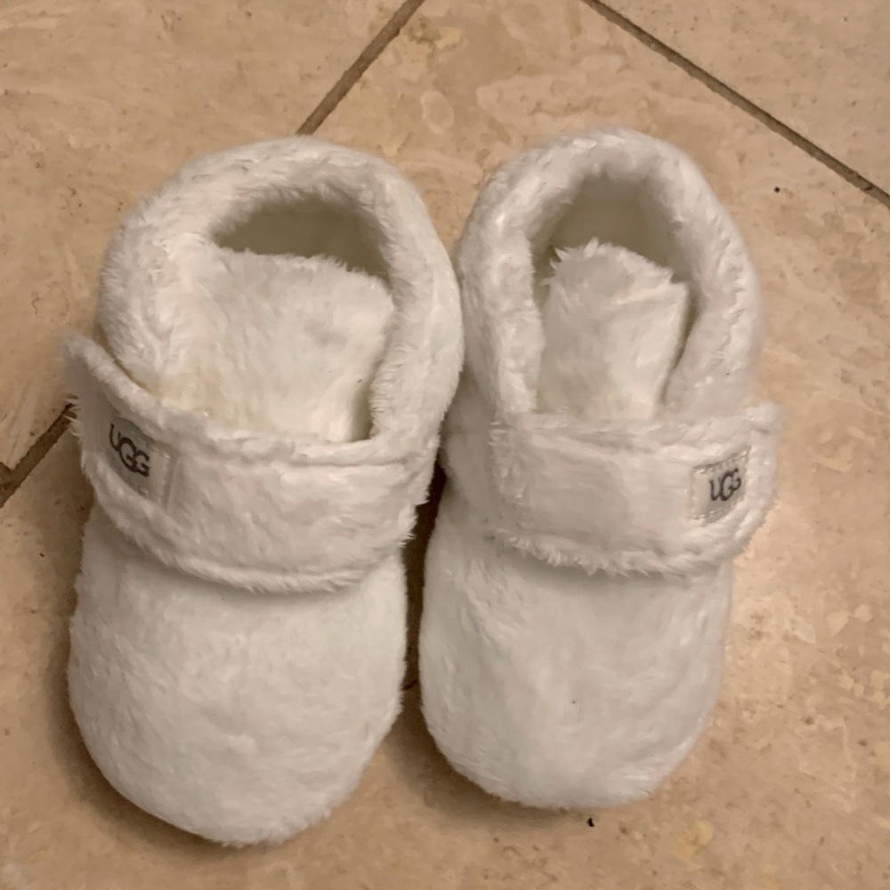 NWOT Fuzzy Toddler UGG Slippers